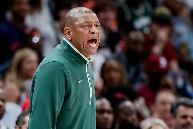 中国男篮传奇球星王治郅入选国际篮联名人堂